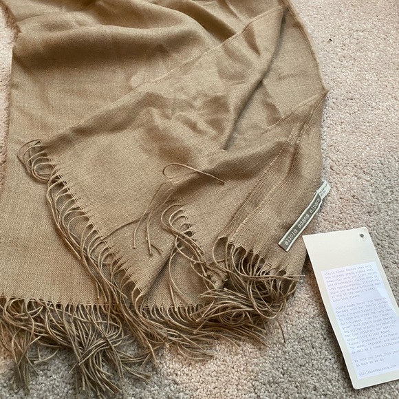 Alicia Adams alpaca and silk scarf - Picture 4 of 6